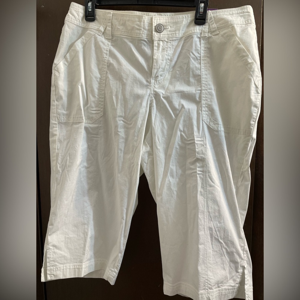 NWT LANE BRYANT Pedal Crop Pants - Size 16 - White